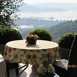Arianna Hill House Bed & Breakfast 3*