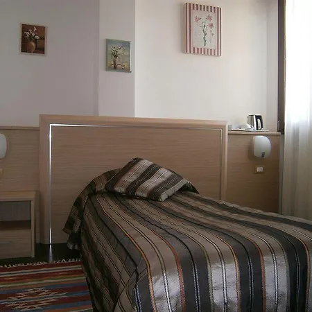 Arianna Hill House Bed & Breakfast