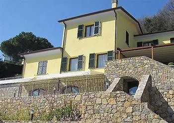 Oda ve Kahvaltı Arianna Hill House 3*