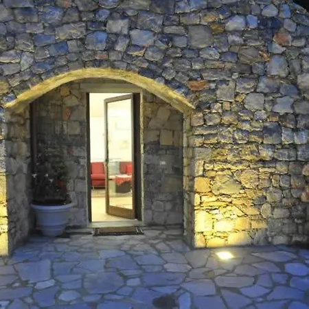 Arianna Hill House 3* La Spezia