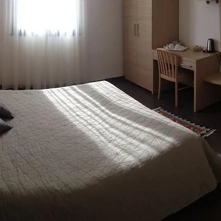 Oda ve Kahvaltı Arianna Hill House 3*