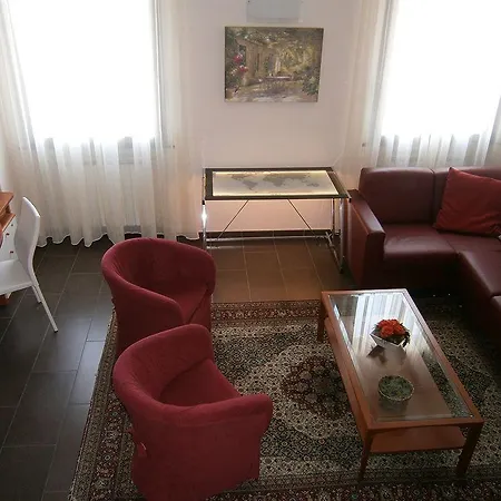 Arianna Hill House 3*