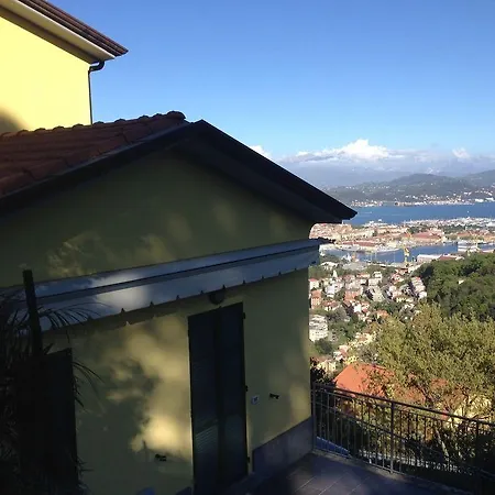 Arianna Hill House Alojamento de Acomodação e Pequeno-almoço 3*