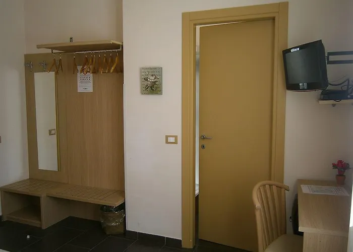 Arianna Hill House Bed & Breakfast 3*