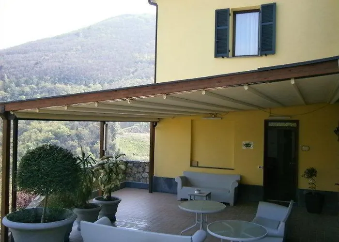 Arianna Hill House 3*